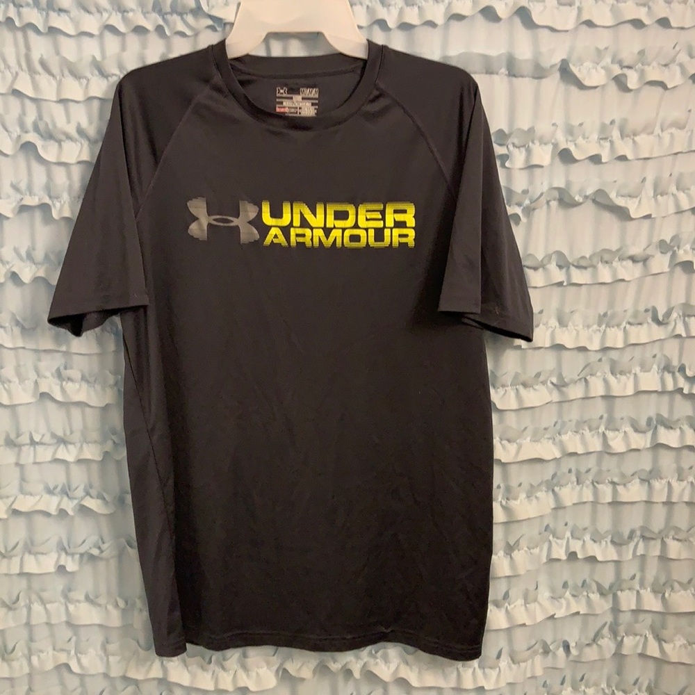 Men’s Under Armour Heatgear SS shirt. Size medium